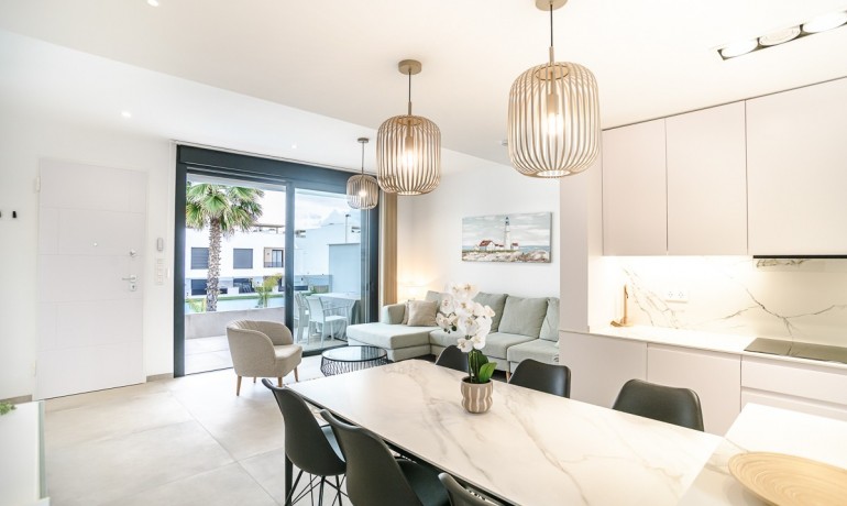 Venta - Apartamento / piso -
LO PAGÁN