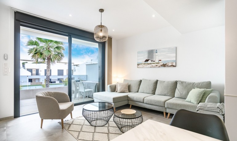 Venta - Apartamento / piso -
LO PAGÁN