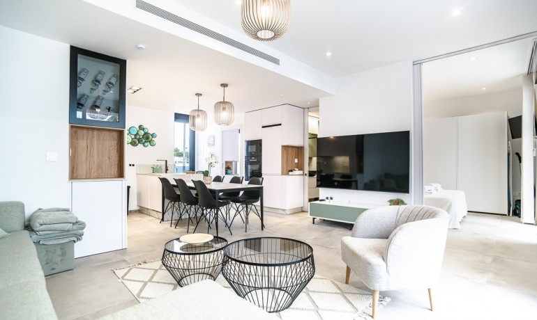 Venta - Apartamento / piso -
LO PAGÁN