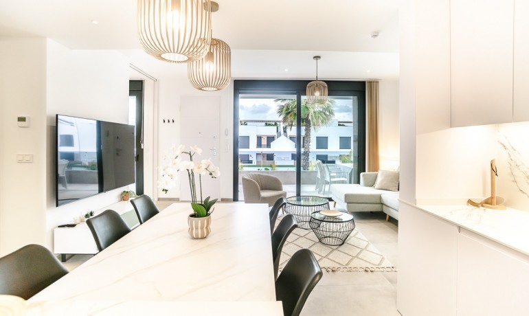 Venta - Apartamento / piso -
LO PAGÁN