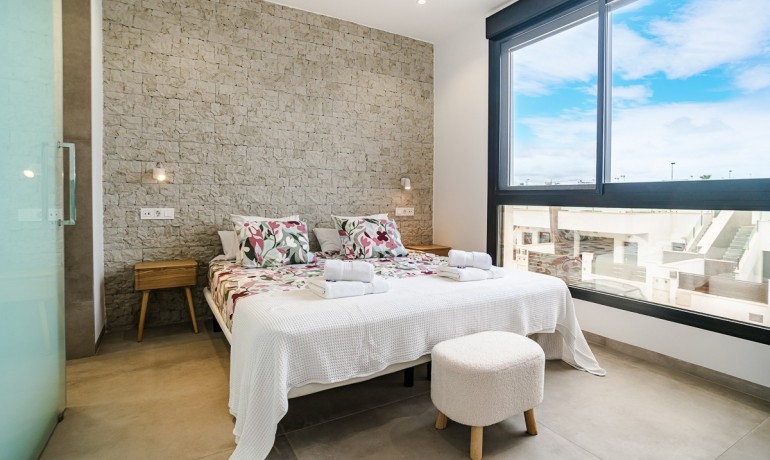 Venta - Apartamento / piso -
LO PAGÁN