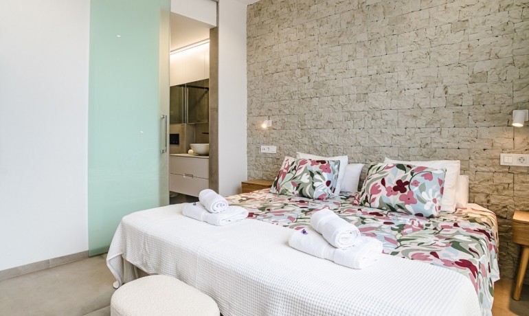 Venta - Apartamento / piso -
LO PAGÁN