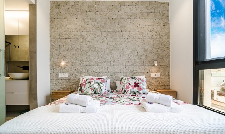 Venta - Apartamento / piso -
LO PAGÁN