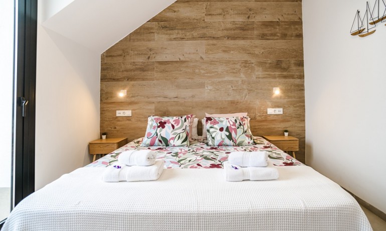 Venta - Apartamento / piso -
LO PAGÁN