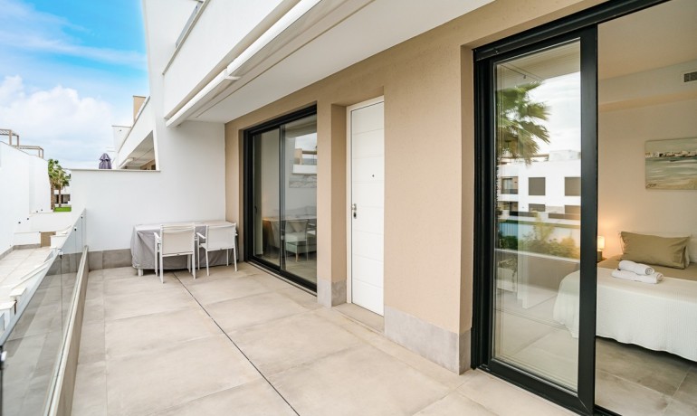 Venta - Apartamento / piso -
LO PAGÁN