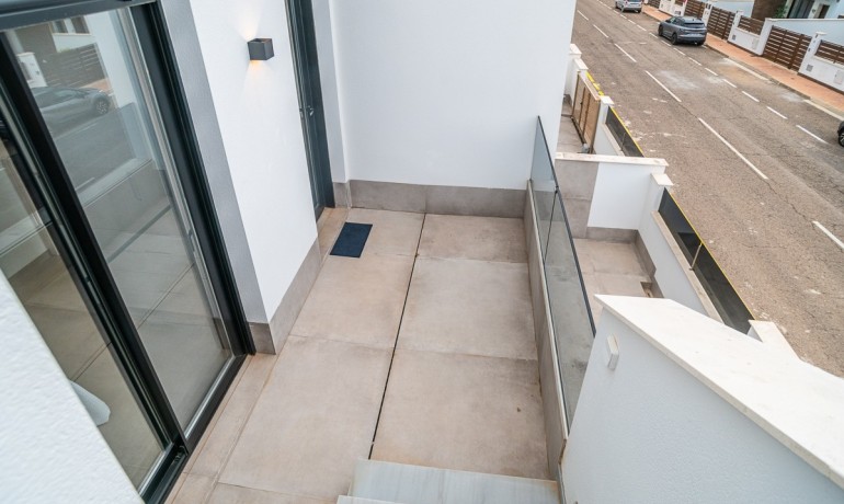 Venta - Apartamento / piso -
LO PAGÁN