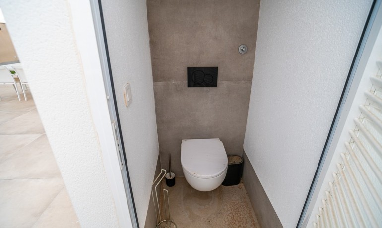 Venta - Apartamento / piso -
LO PAGÁN