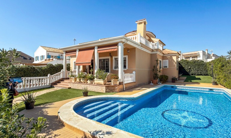 Venta - Villa -
Torrevieja - Torrelamata - La Mata