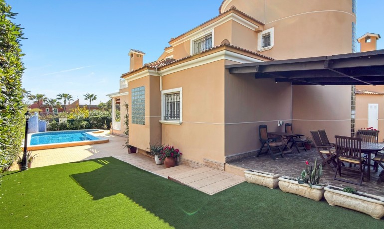 Venta - Villa -
Torrevieja - Torrelamata - La Mata