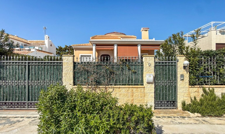 Venta - Villa -
Torrevieja - Torrelamata - La Mata