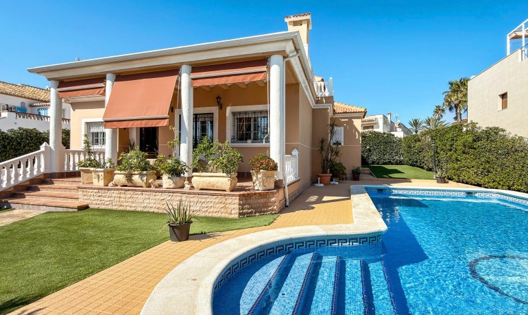 Venta - Villa -
Torrevieja - Torrelamata - La Mata
