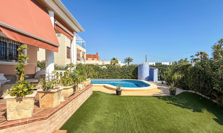 Venta - Villa -
Torrevieja - Torrelamata - La Mata