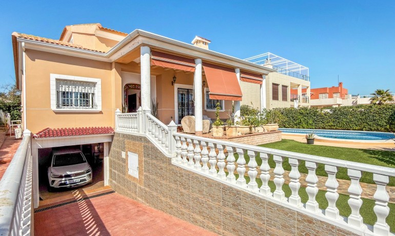 Venta - Villa -
Torrevieja - Torrelamata - La Mata