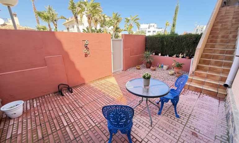 Venta - Apartamento / piso -
La Zenia
