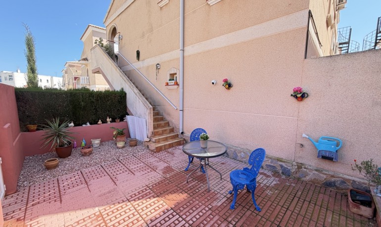 Venta - Apartamento / piso -
La Zenia