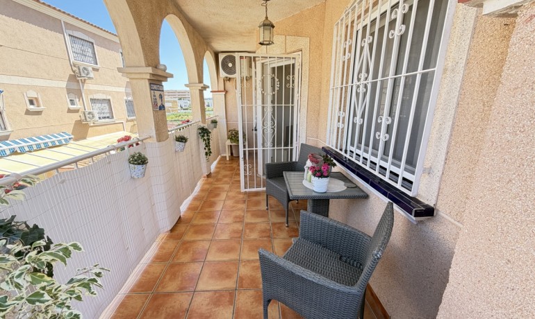 Venta - Apartamento / piso -
La Zenia