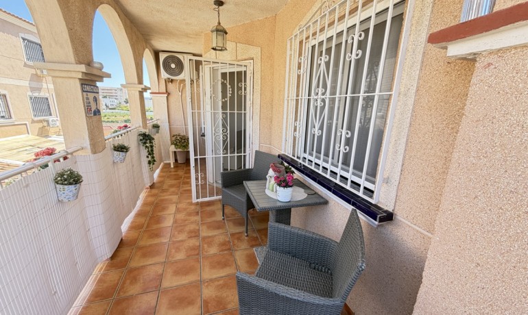 Venta - Apartamento / piso -
La Zenia