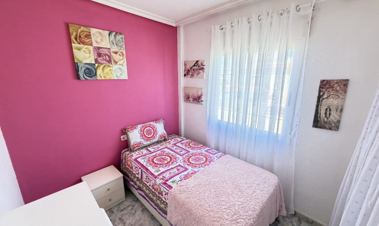 Venta - Apartamento / piso -
La Zenia