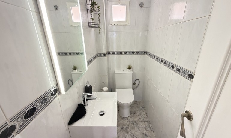 Venta - Apartamento / piso -
La Zenia