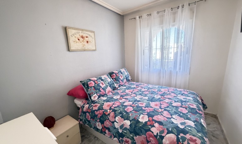 Venta - Apartamento / piso -
La Zenia
