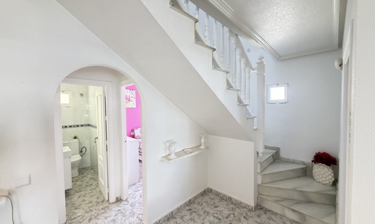 Venta - Apartamento / piso -
La Zenia