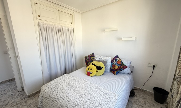 Venta - Apartamento / piso -
La Zenia