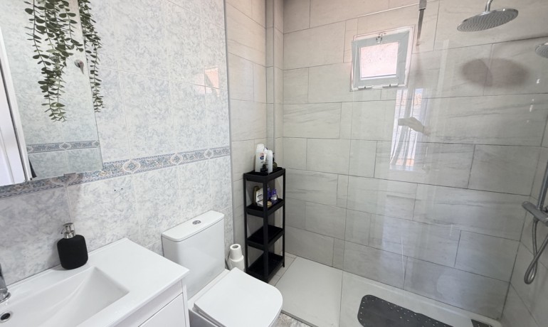 Venta - Apartamento / piso -
La Zenia