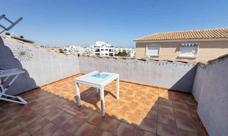 Venta - Apartamento / piso -
La Zenia