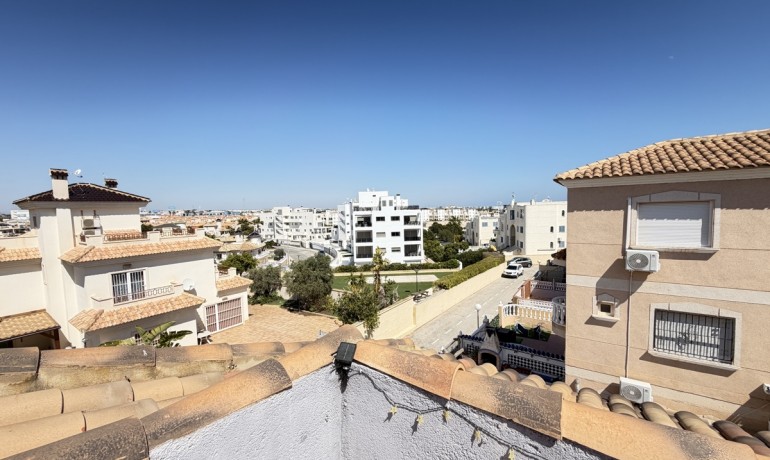 Venta - Apartamento / piso -
La Zenia