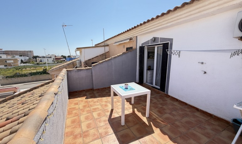 Venta - Apartamento / piso -
La Zenia