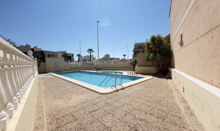 Venta - Apartamento / piso -
La Zenia