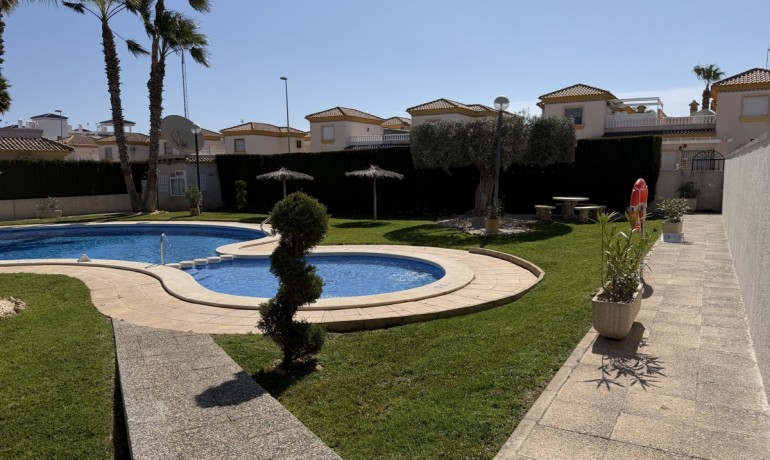 Venta - Apartamento / piso -
Villamartin