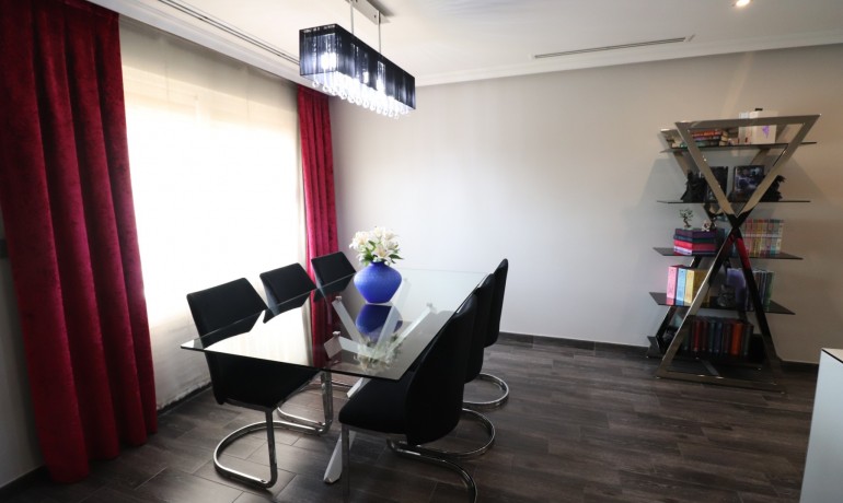 Revente - Maison -
Redovan - Redovan - Town