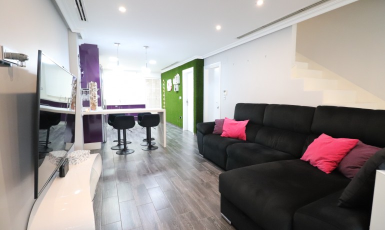 Revente - Maison -
Redovan - Redovan - Town