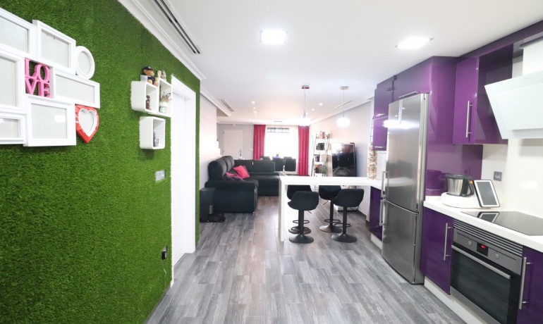 Revente - Maison -
Redovan - Redovan - Town