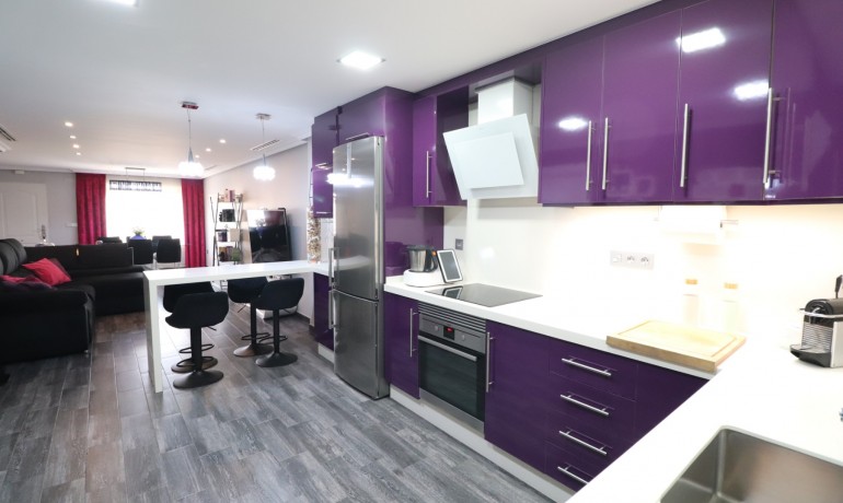 Revente - Maison -
Redovan - Redovan - Town