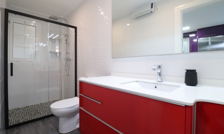 Revente - Maison -
Redovan - Redovan - Town