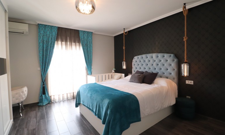 Revente - Maison -
Redovan - Redovan - Town