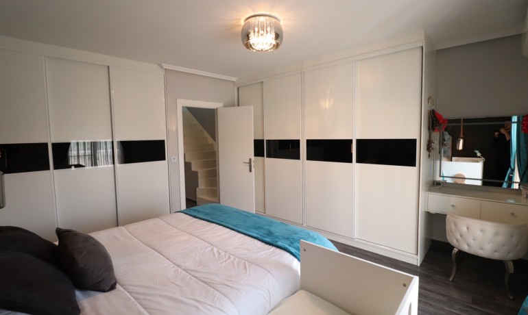 Revente - Maison -
Redovan - Redovan - Town