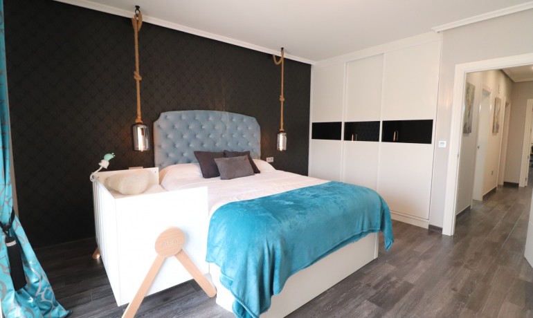 Revente - Maison -
Redovan - Redovan - Town