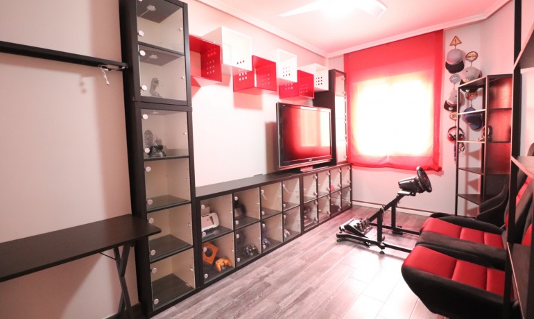 Revente - Maison -
Redovan - Redovan - Town