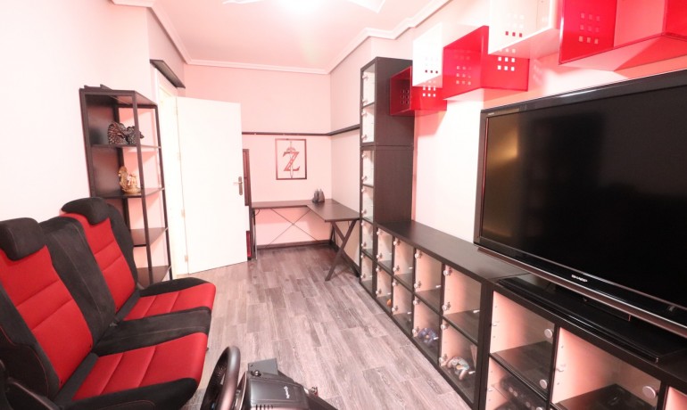 Revente - Maison -
Redovan - Redovan - Town