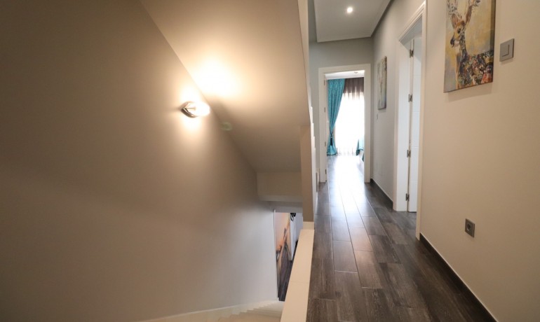 Revente - Maison -
Redovan - Redovan - Town