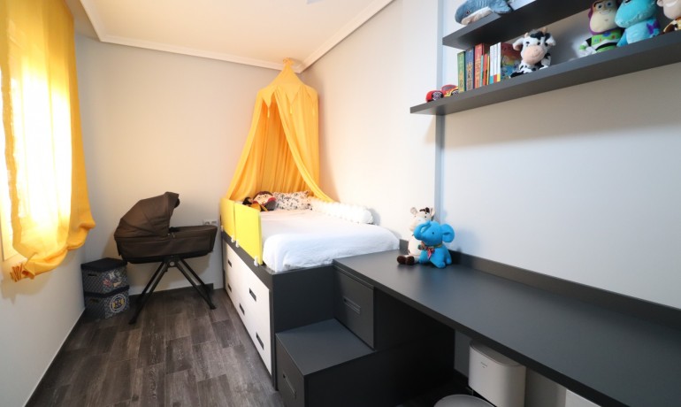 Revente - Maison -
Redovan - Redovan - Town