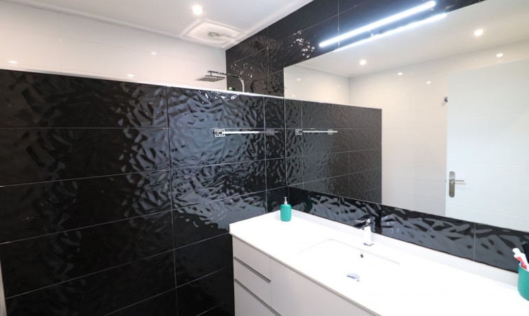 Revente - Maison -
Redovan - Redovan - Town