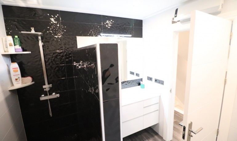 Revente - Maison -
Redovan - Redovan - Town