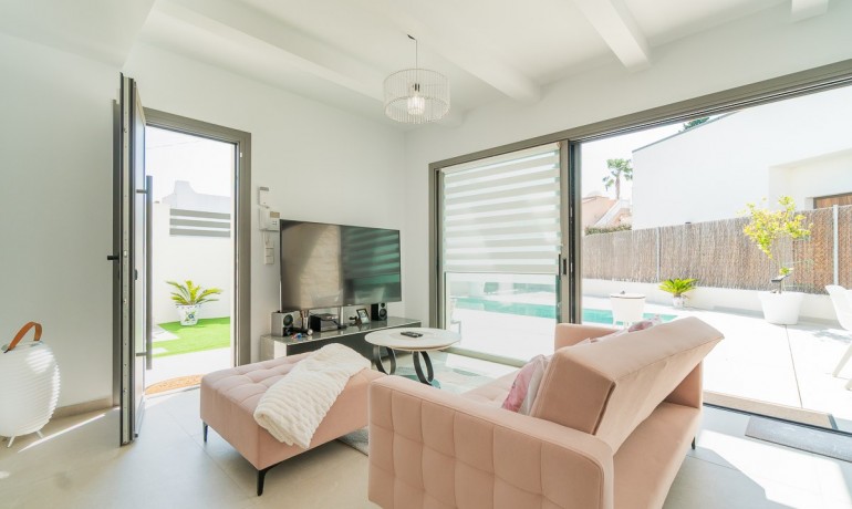 Revente - Villa -
Orihuela Costa* - Villamartin Golf