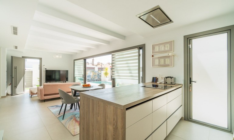 Revente - Villa -
Orihuela Costa* - Villamartin Golf