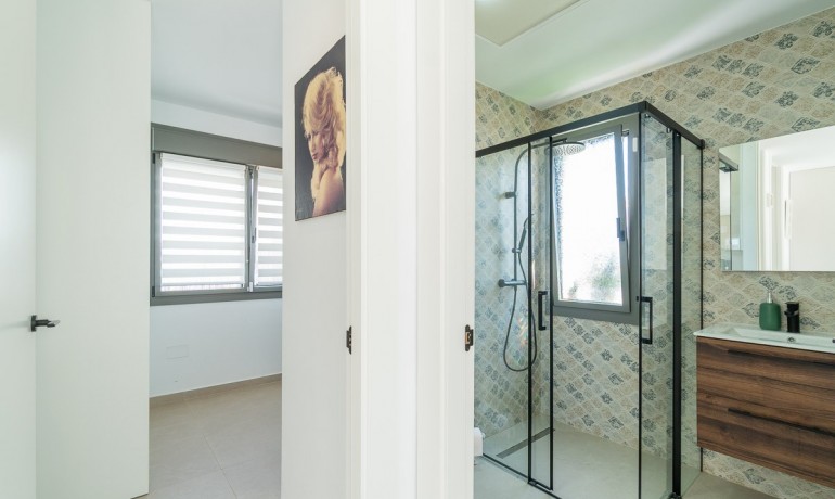 Revente - Villa -
Orihuela Costa* - Villamartin Golf