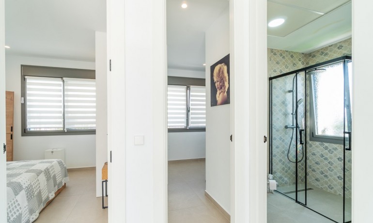 Revente - Villa -
Orihuela Costa* - Villamartin Golf